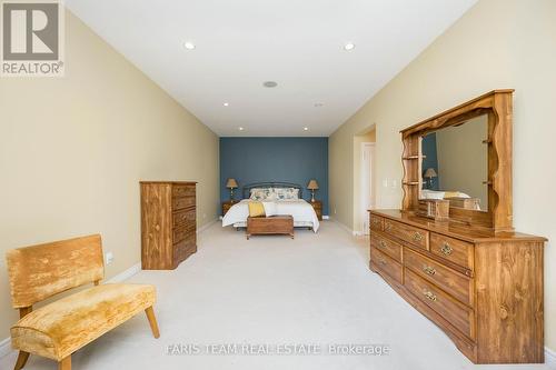 401 - 200 Collier Street, Barrie, ON - Indoor Photo Showing Bedroom