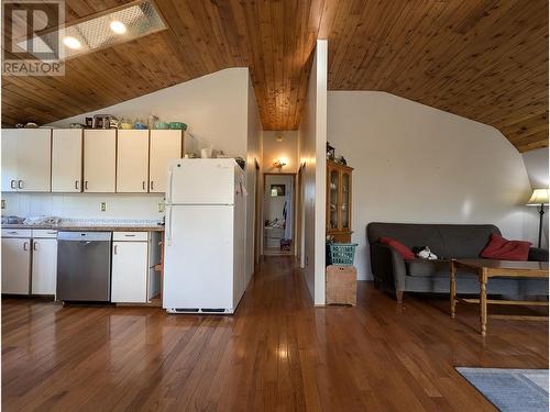 7415 Parsnip Road, Prince George, BC - Indoor Photo Showing Kitchen