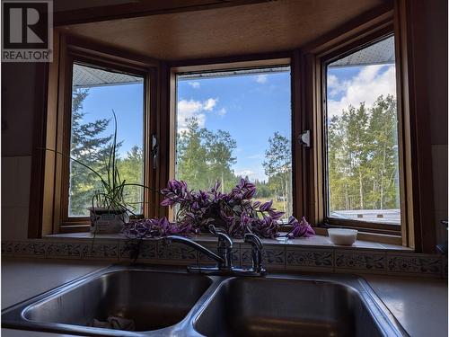 7415 Parsnip Road, Prince George, BC - Indoor Photo Showing Kitchen With Double Sink