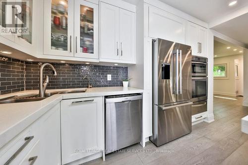 398 Winston Churchill Boulevard, Oakville (Eastlake), ON - Indoor Photo Showing Kitchen With Upgraded Kitchen