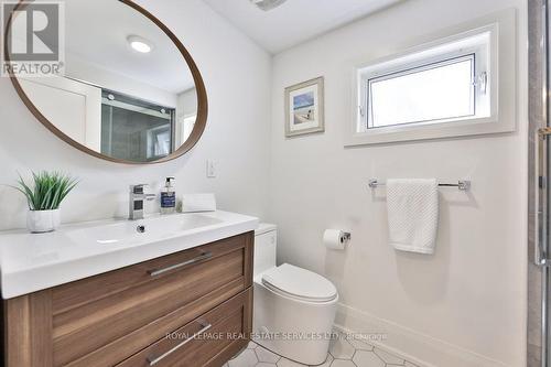 398 Winston Churchill Boulevard, Oakville (Eastlake), ON - Indoor Photo Showing Bathroom