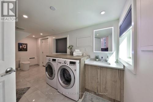 398 Winston Churchill Boulevard, Oakville, ON - Indoor Photo Showing Laundry Room