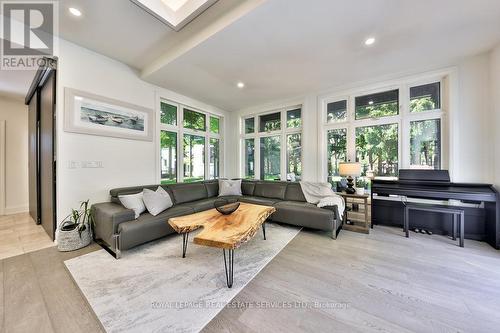 398 Winston Churchill Boulevard, Oakville, ON - Indoor Photo Showing Living Room