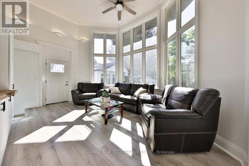 398 Winston Churchill Boulevard, Oakville, ON - Indoor Photo Showing Living Room