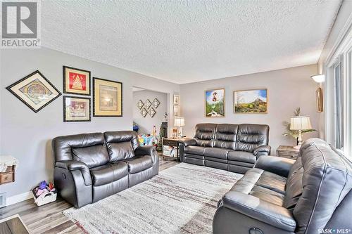 146 Chan Crescent, Saskatoon, SK - Indoor Photo Showing Living Room