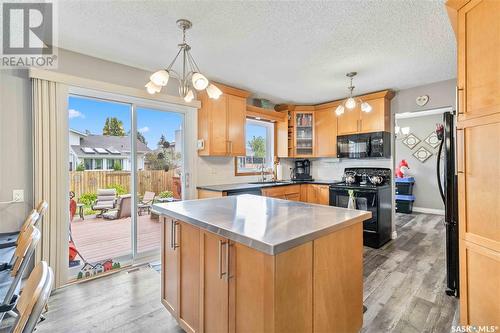 146 Chan Crescent, Saskatoon, SK - Indoor Photo Showing Kitchen