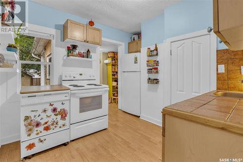 2530 Broder Street, Regina, SK - Indoor Photo Showing Kitchen