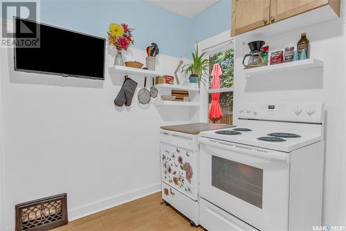 2530 Broder Street, Regina, SK - Indoor Photo Showing Kitchen