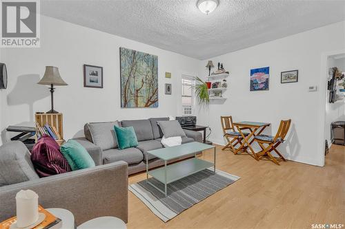 2530 Broder Street, Regina, SK - Indoor Photo Showing Living Room