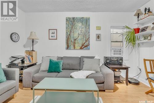 2530 Broder Street, Regina, SK - Indoor Photo Showing Living Room