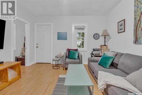 2530 Broder Street, Regina, SK - Indoor Photo Showing Living Room