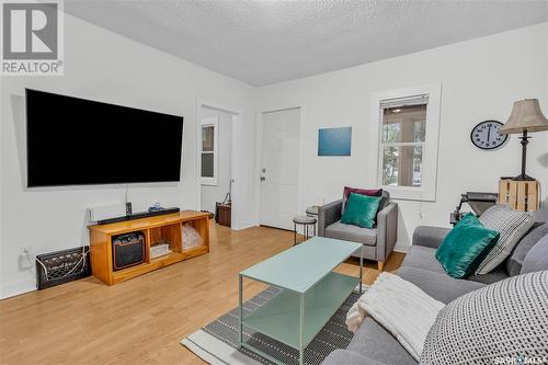 2530 Broder Street, Regina, SK - Indoor Photo Showing Living Room