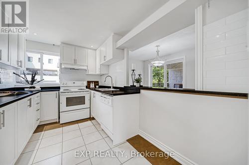 208 - 1055 Dundas Street E, Mississauga (Applewood), ON - Indoor Photo Showing Kitchen