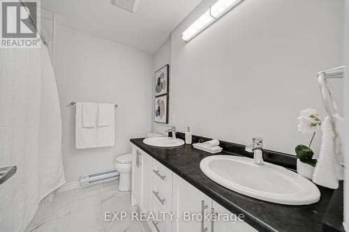 208 - 1055 Dundas Street E, Mississauga (Applewood), ON - Indoor Photo Showing Bathroom