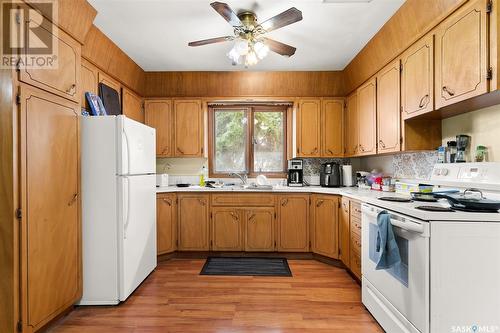 2077 Atkinson Street, Regina, SK - Indoor Photo Showing Kitchen With Double Sink