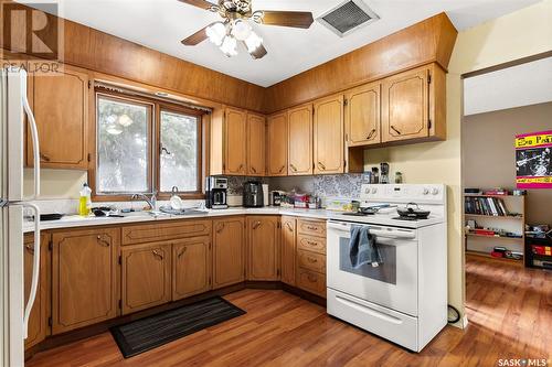 2077 Atkinson Street, Regina, SK - Indoor Photo Showing Kitchen