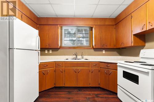 2077 Atkinson Street, Regina, SK - Indoor Photo Showing Kitchen With Double Sink