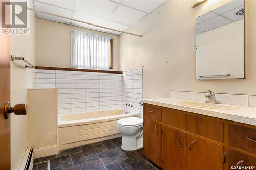 2077 Atkinson Street, Regina, SK - Indoor Photo Showing Bathroom