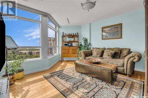 904 2300 Broad Street, Regina, SK - Indoor Photo Showing Living Room