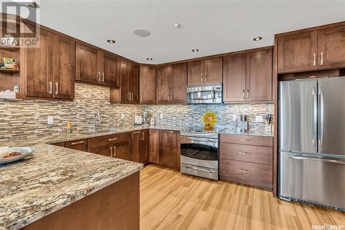 904 2300 Broad Street, Regina, SK - Indoor Photo Showing Kitchen With Upgraded Kitchen