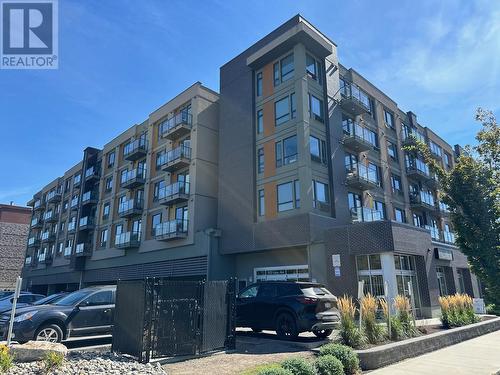 925 Leon Avenue Unit# 445, Kelowna, BC - Outdoor With Facade