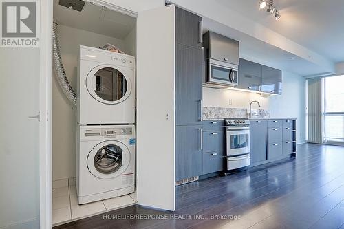 2606 - 290 Adelaide Street W, Toronto (Waterfront Communities), ON - Indoor Photo Showing Laundry Room