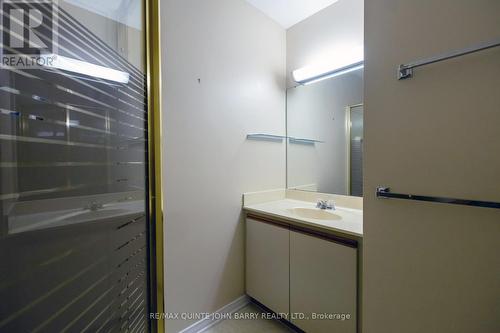 116 - 54 Tripp Boulevard, Quinte West, ON - Indoor Photo Showing Bathroom