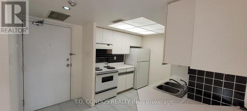 2002 - 1001 Bay Street, Toronto, ON - Indoor Photo Showing Kitchen