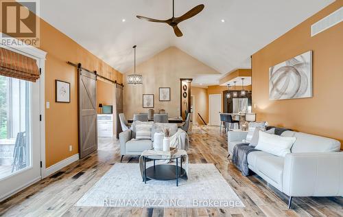 802 Smith Street, Brighton, ON - Indoor Photo Showing Living Room