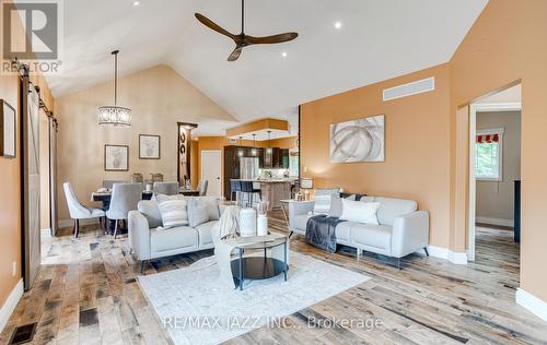 802 Smith Street, Brighton, ON - Indoor Photo Showing Living Room