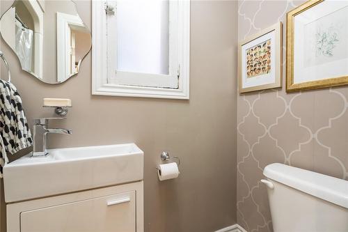 127 Fairleigh Avenue S, Hamilton, ON - Indoor Photo Showing Bathroom