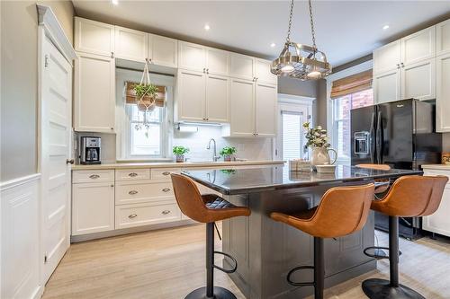 127 Fairleigh Avenue S, Hamilton, ON - Indoor Photo Showing Kitchen