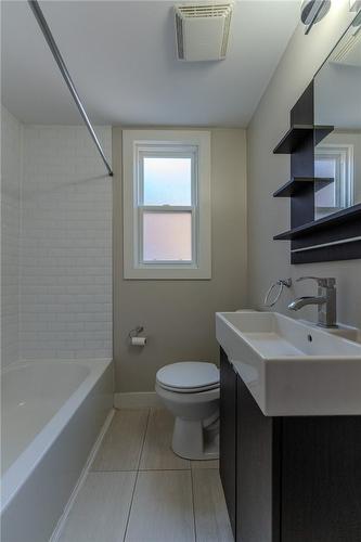 1544 King Street E|Unit #402, Hamilton, ON - Indoor Photo Showing Bathroom