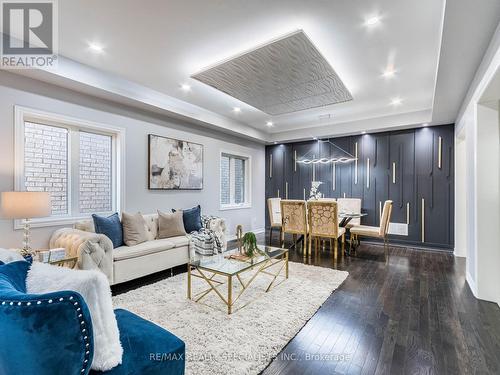 14 Canary Close, Brampton (Credit Valley), ON - Indoor Photo Showing Living Room