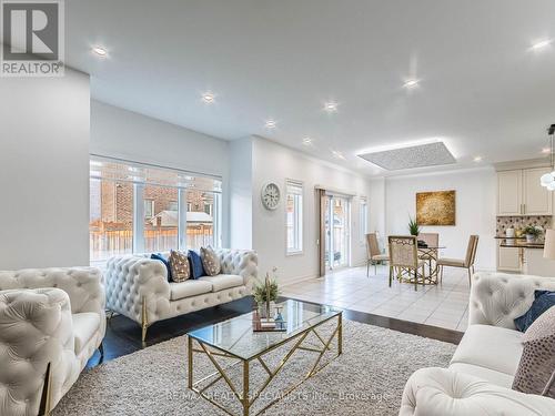 14 Canary Close, Brampton, ON - Indoor Photo Showing Living Room