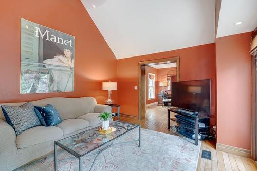 676 King Road, Burlington, ON - Indoor Photo Showing Living Room