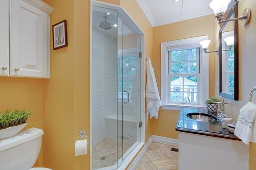 676 King Road, Burlington, ON - Indoor Photo Showing Bathroom