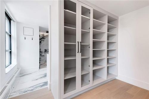 20 Niagara Street|Unit #Ph1, Toronto, ON - Indoor With Storage