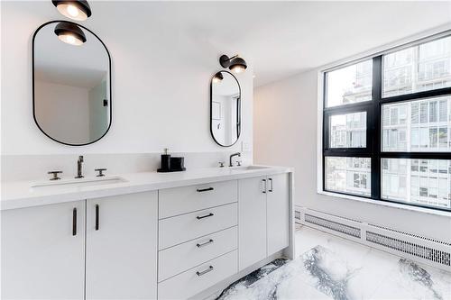 20 Niagara Street|Unit #Ph1, Toronto, ON - Indoor Photo Showing Bathroom