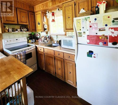 111 Suncrest Lane, Renfrew, ON - Indoor Photo Showing Kitchen