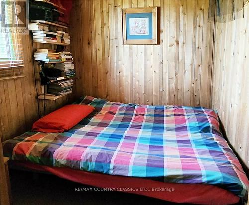 111 Suncrest Lane, Renfrew, ON - Indoor Photo Showing Bedroom