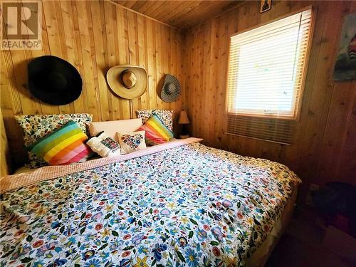 111 Suncrest Lane, Renfrew, ON - Indoor Photo Showing Bedroom