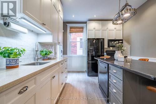 127 Fairleigh Avenue S, Hamilton (St. Clair), ON - Indoor Photo Showing Kitchen