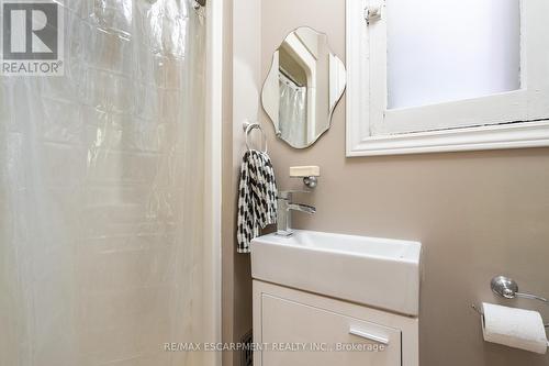 127 Fairleigh Avenue S, Hamilton (St. Clair), ON - Indoor Photo Showing Bathroom