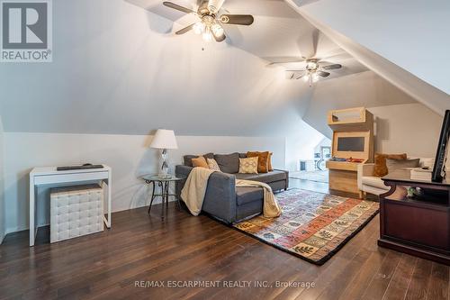 127 Fairleigh Avenue S, Hamilton, ON - Indoor Photo Showing Living Room