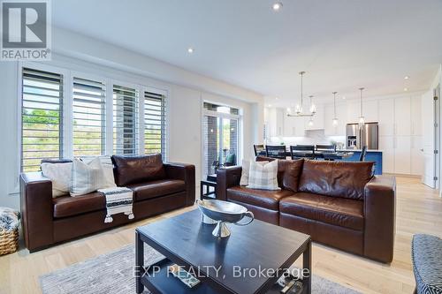 921 Nathalie Court, Kitchener, ON - Indoor Photo Showing Living Room