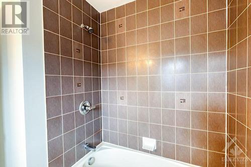 215 Macoun Circle, Ottawa, ON - Indoor Photo Showing Bathroom