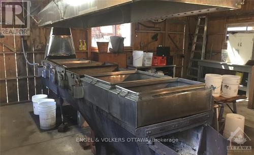 2062 Greys Creek Road, Ottawa, ON - Indoor Photo Showing Kitchen