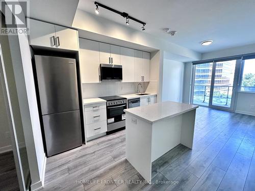 501 - 15 Ellerslie Avenue, Toronto, ON - Indoor Photo Showing Kitchen