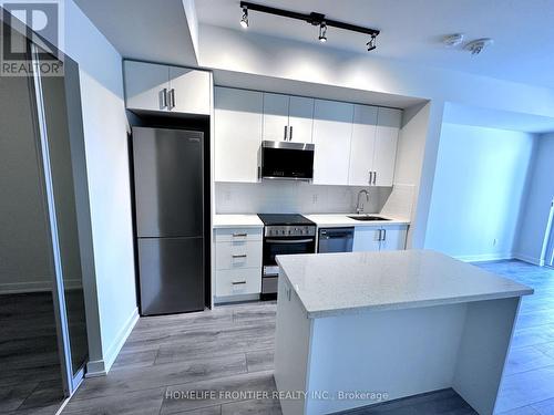 501 - 15 Ellerslie Avenue, Toronto, ON - Indoor Photo Showing Kitchen